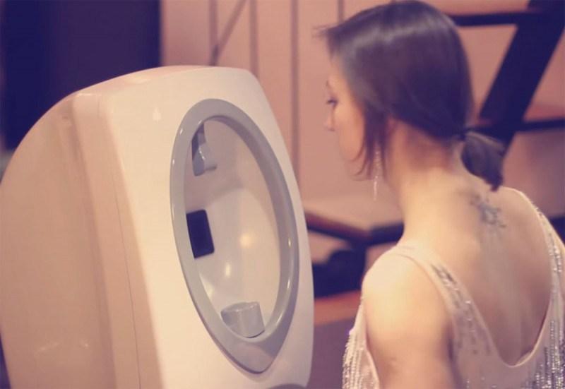 MODA 3D printer to apply your makeup in 30 seconds